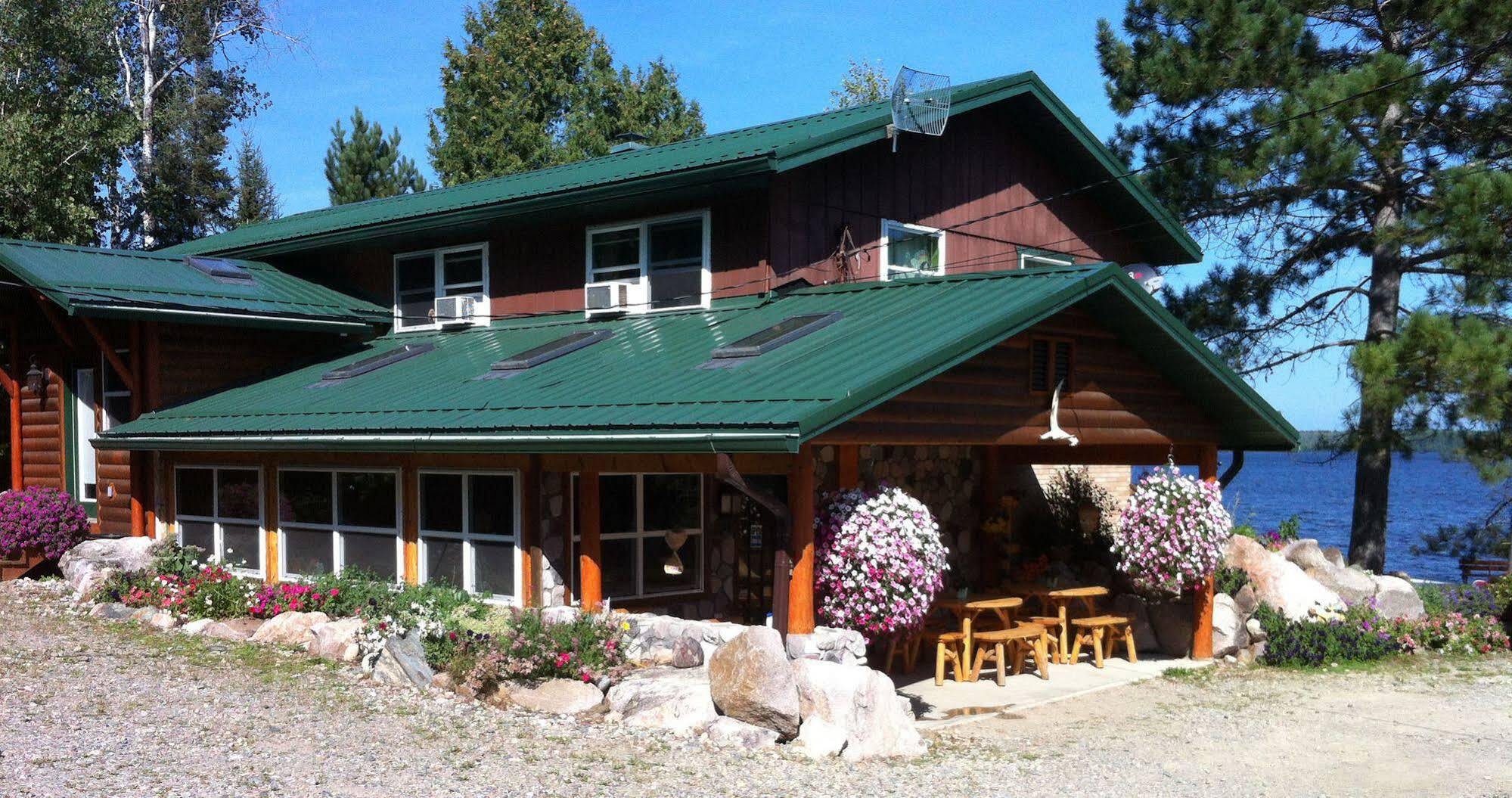 Moose Track Adventures Resort Winton Exterior photo
